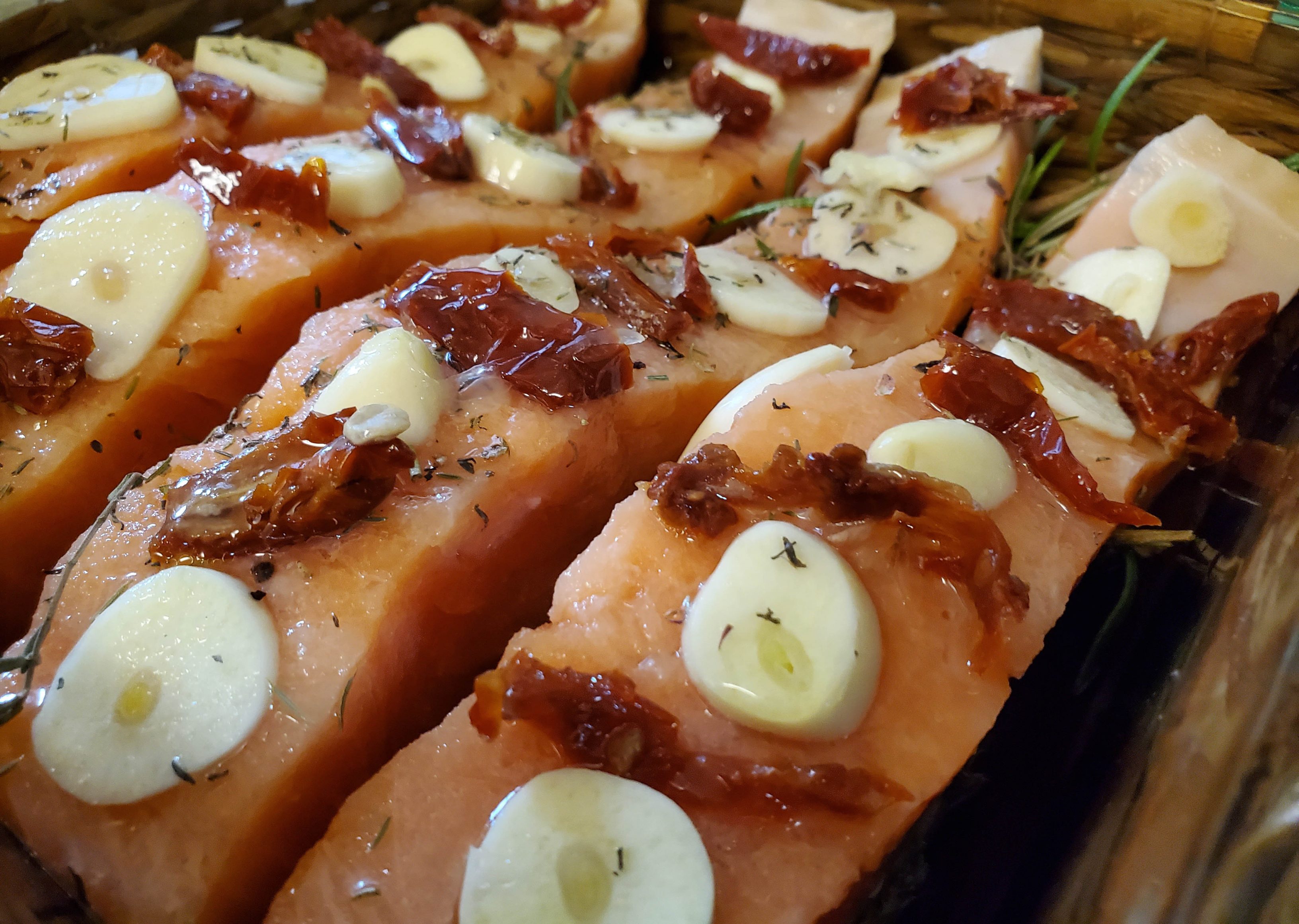 Baked Salmon Fillets with Tomatoes and Garlic Recipe 