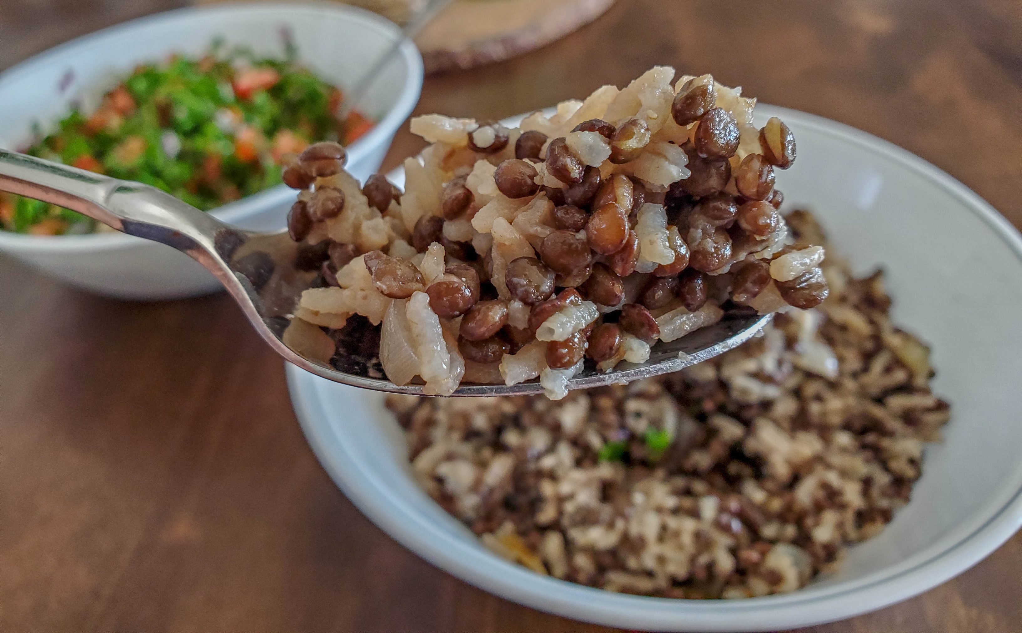 מתכון למג'דרה עם עדשים שחורות